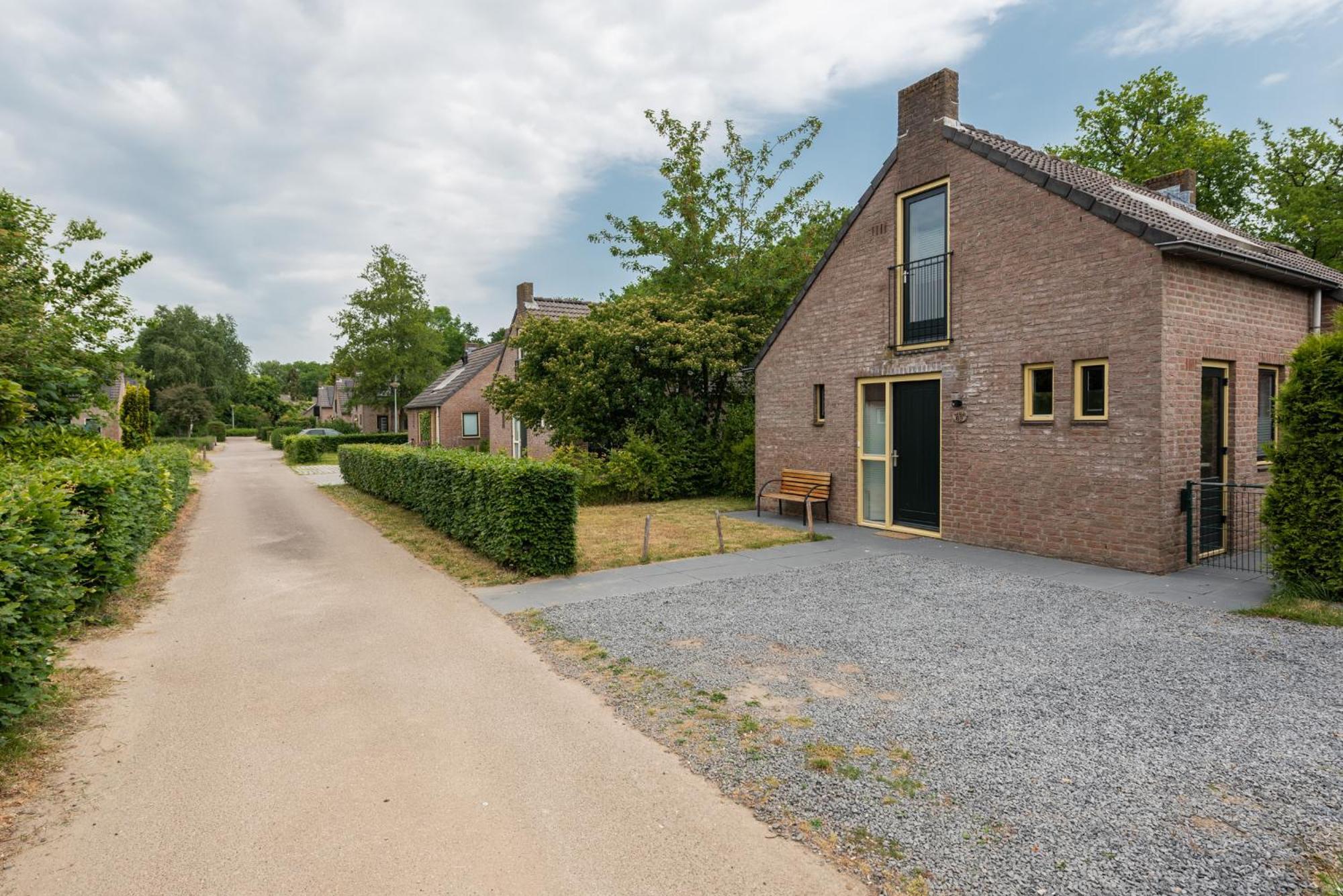 Het Huys Ewijk Mooi Luxe En Een Laadpaal Exterior foto